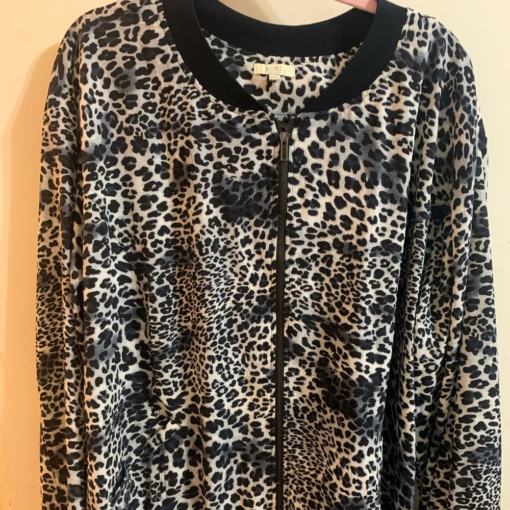 Plus size animal print jacket. 2x